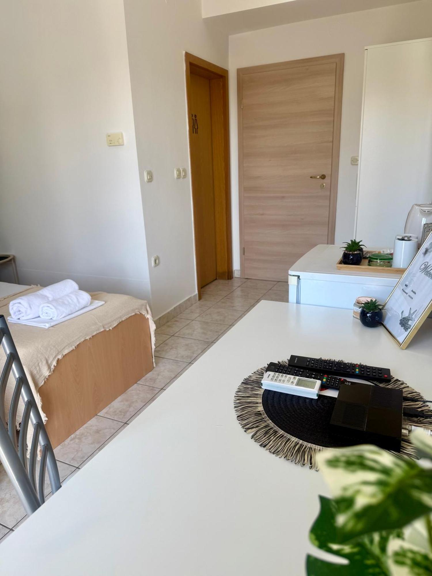 Apartments Ana & Ita Novalja Ngoại thất bức ảnh