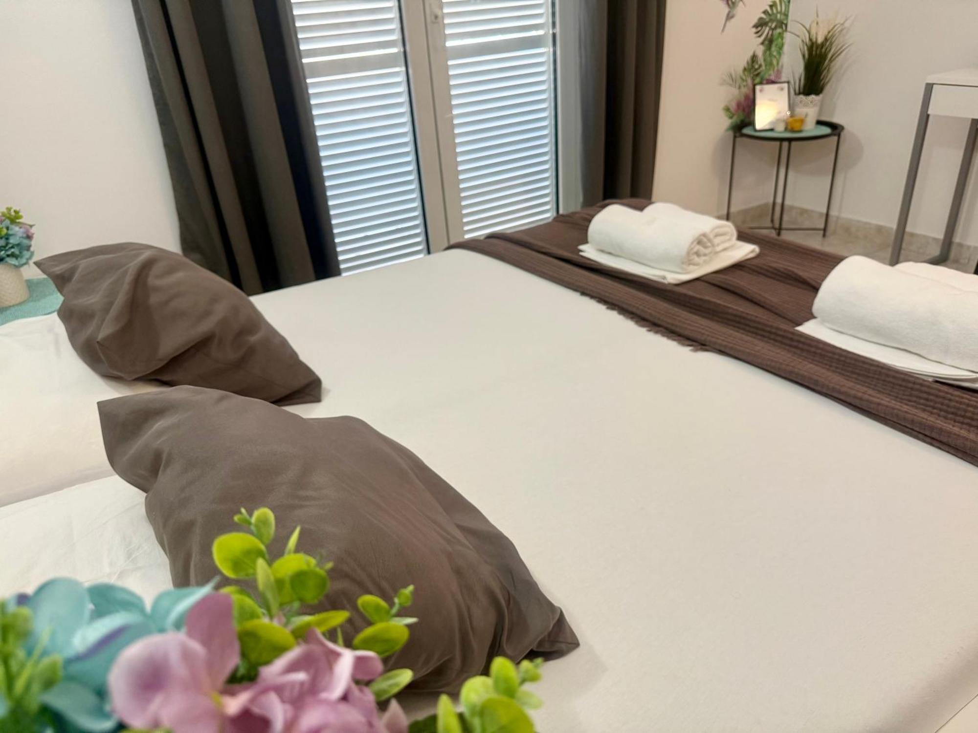 Apartments Ana & Ita Novalja Ngoại thất bức ảnh