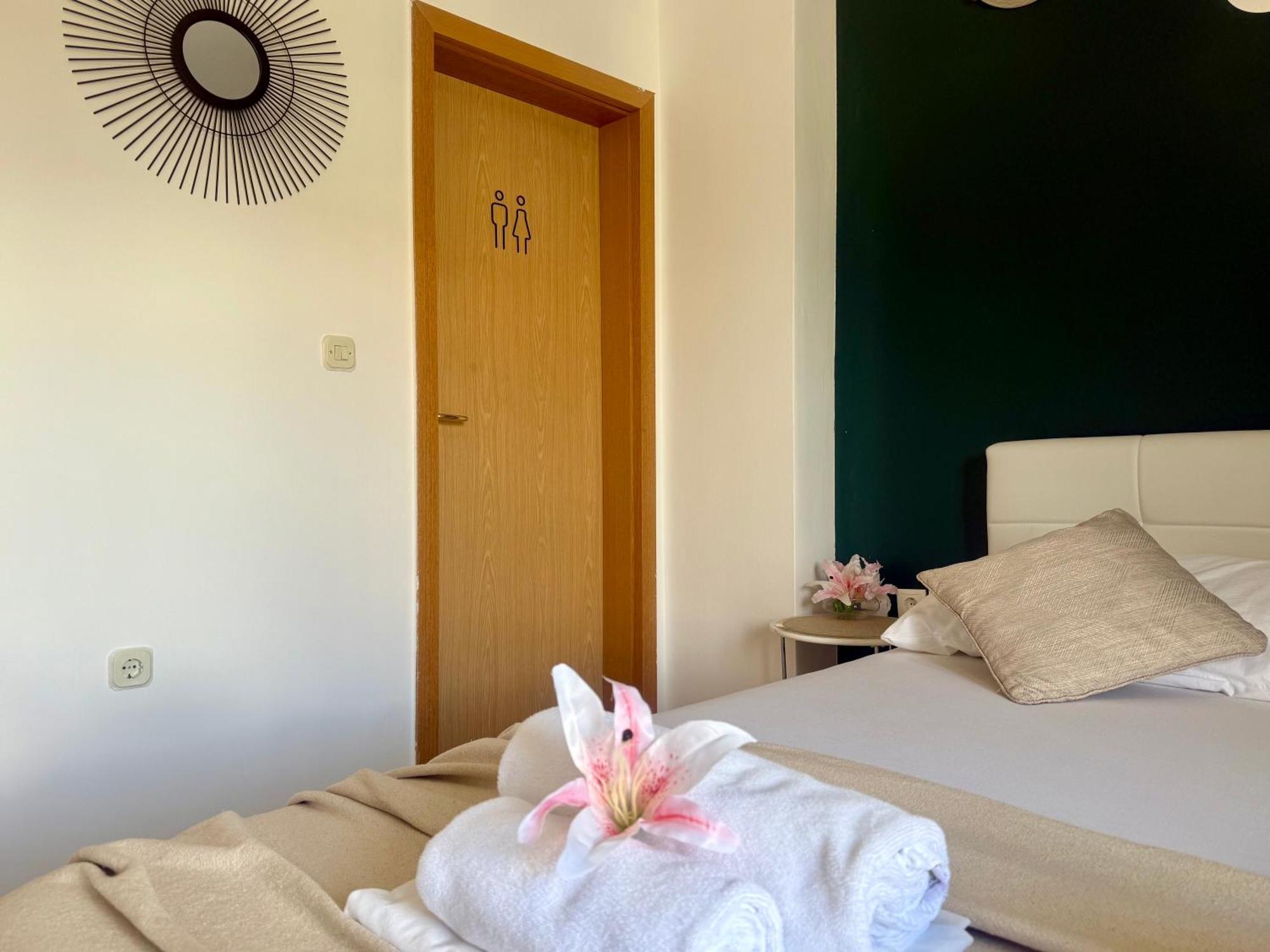 Apartments Ana & Ita Novalja Ngoại thất bức ảnh